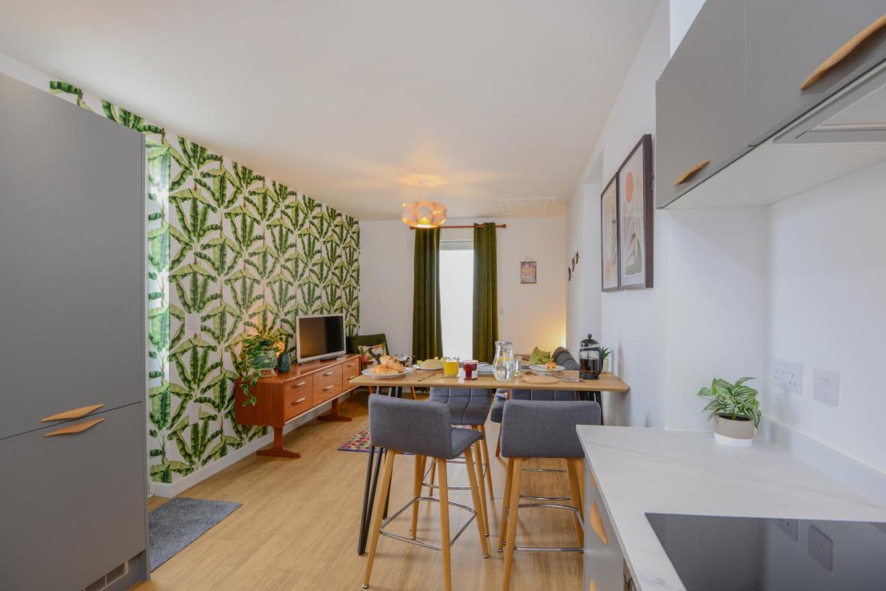 Apartment Two - Private Car Park, Comfortable And Well Equipped - By Ocean City Retreats Plymouth Exterior foto